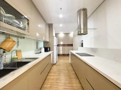 Apartamento de tres dormitorios con balcón — CĂN HỘ HÀ ĐÔ CENTROSA